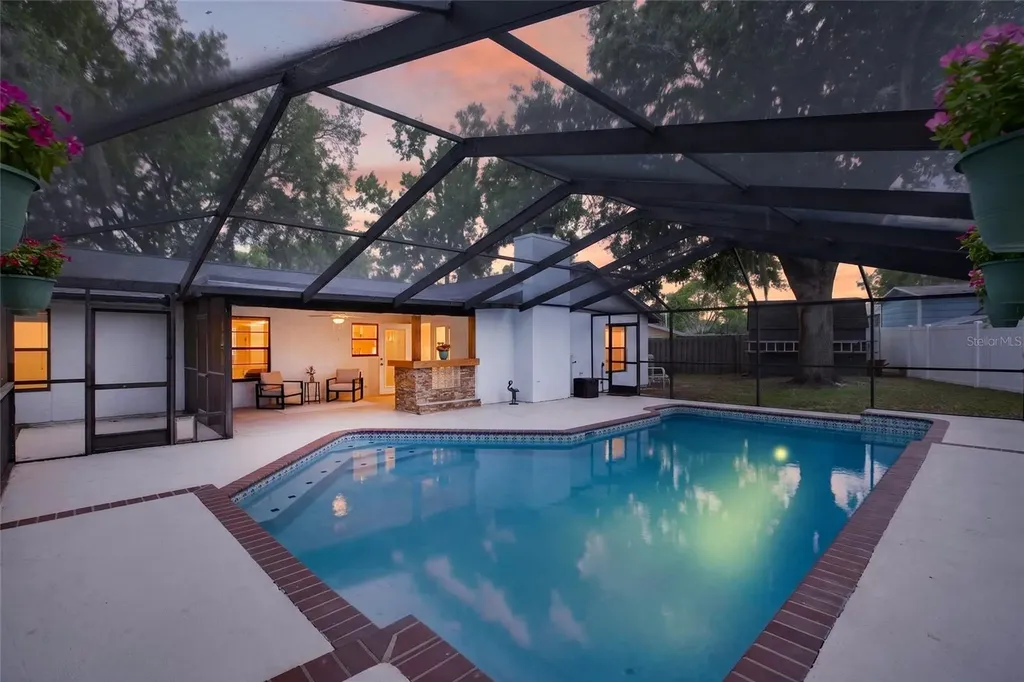 1513 Piney Branch Circle Valrico FL 33594