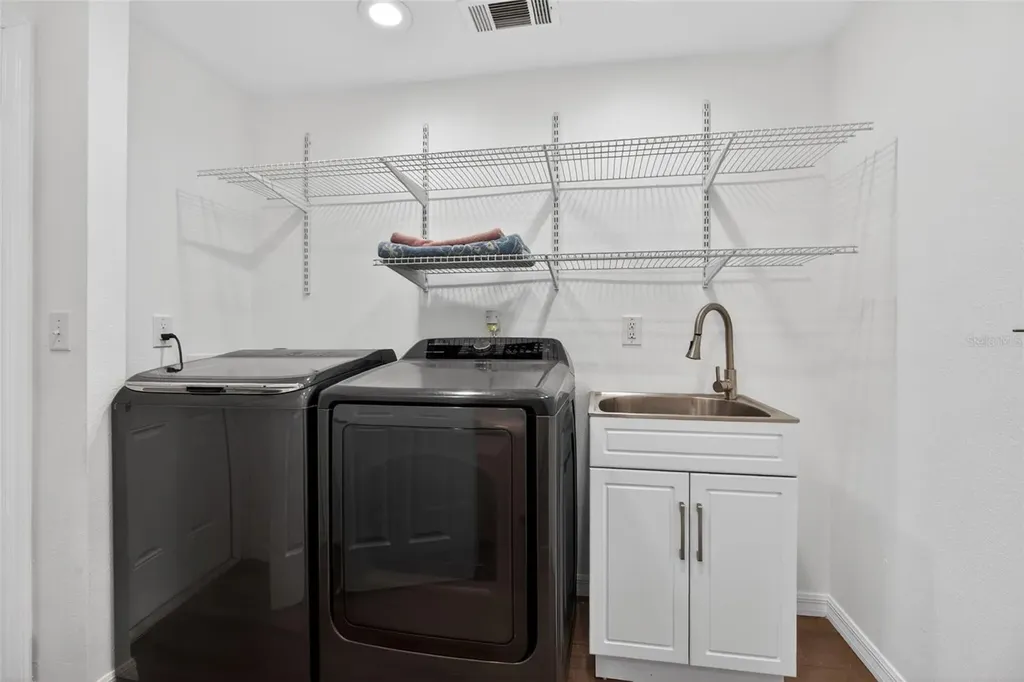 1513 Piney Branch Circle Valrico FL 33594
