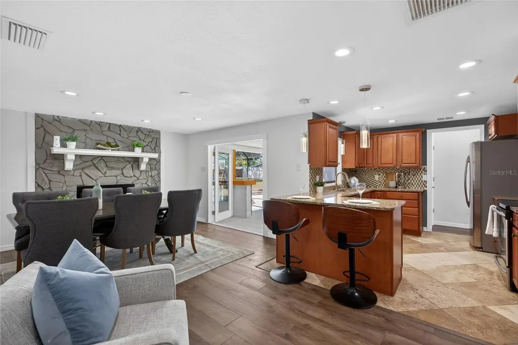1513 Piney Branch Circle Valrico FL 33594