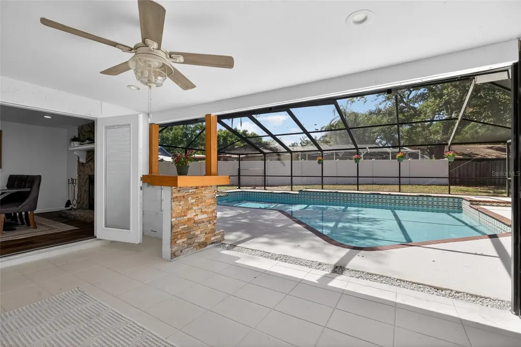 1513 Piney Branch Circle Valrico FL 33594