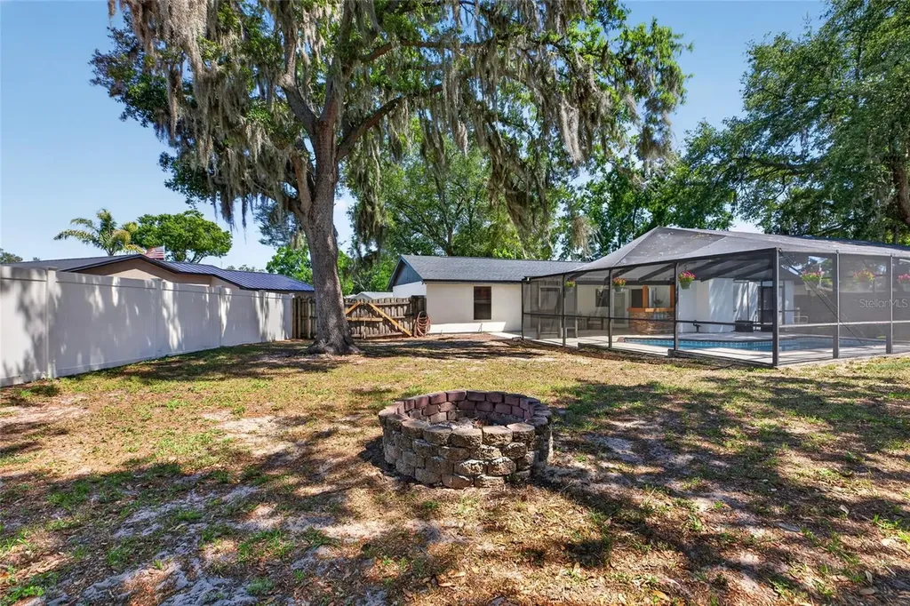 1513 Piney Branch Circle Valrico FL 33594