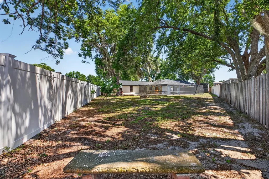1513 Piney Branch Circle Valrico FL 33594