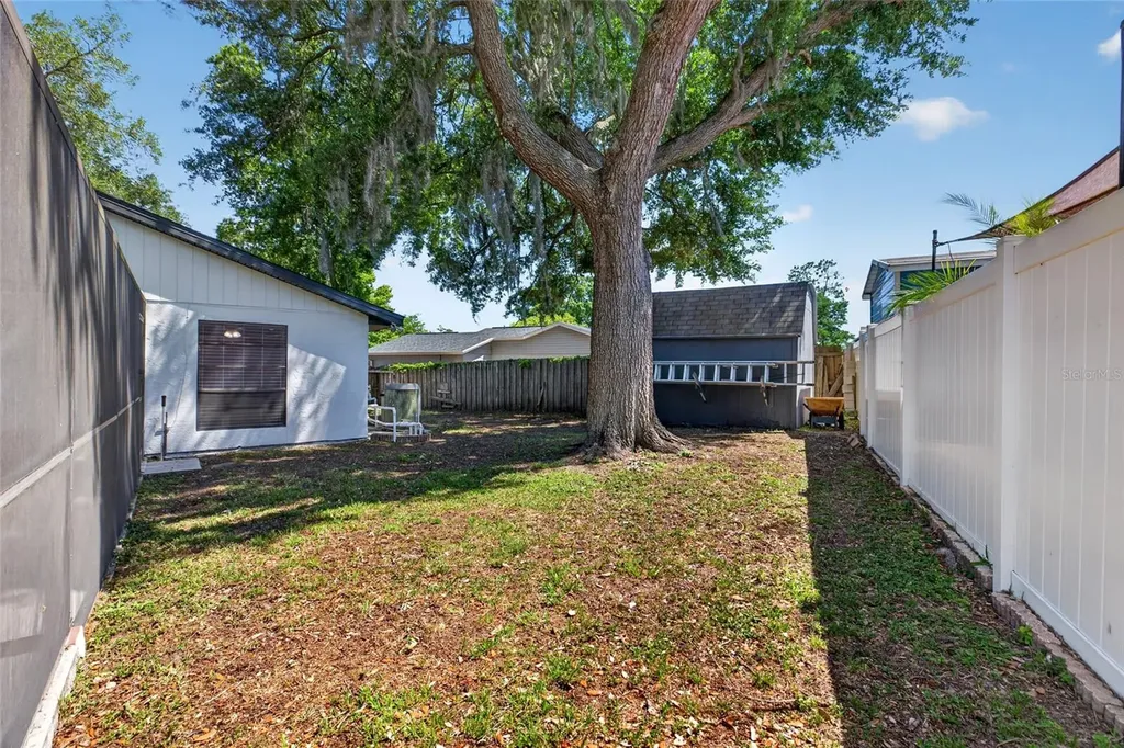 1513 Piney Branch Circle Valrico FL 33594