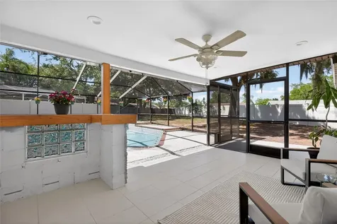 1513 Piney Branch Circle Valrico FL 33594