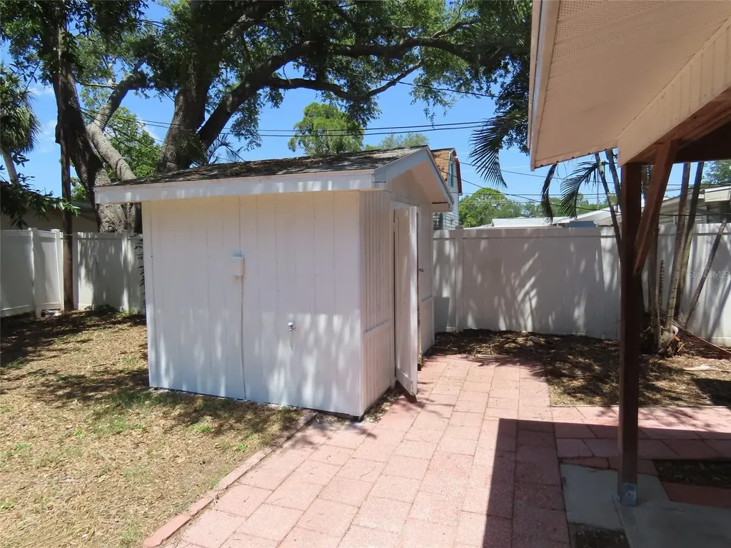8055 33rd Avenue N St Petersburg FL 33710