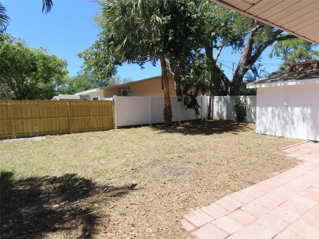 8055 33rd Avenue N St Petersburg FL 33710