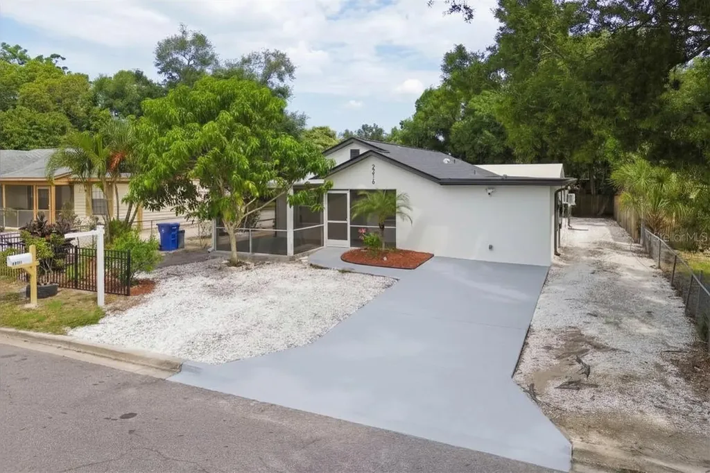 2216 12th Avenue W Bradenton FL 34205
