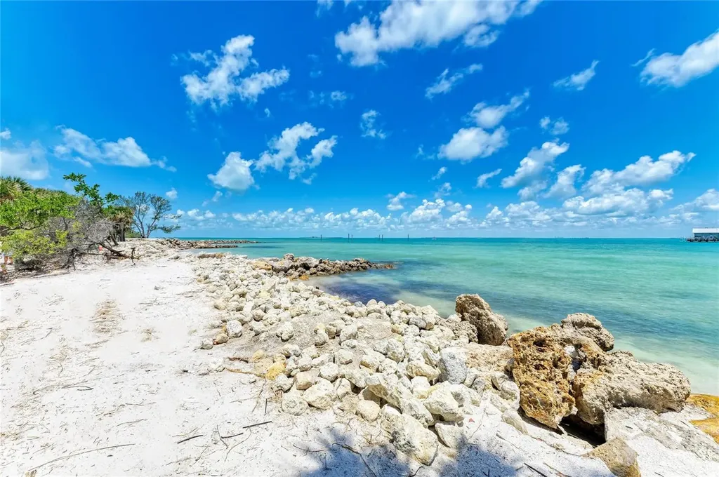 120 60th Street W Bradenton FL 34209