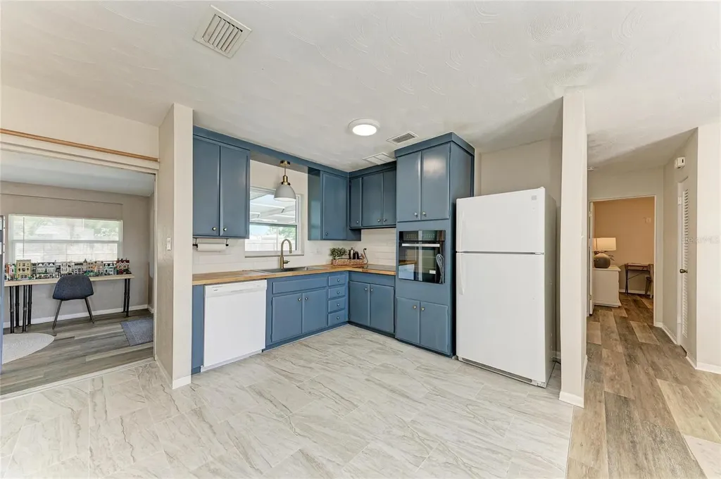 120 60th Street W Bradenton FL 34209