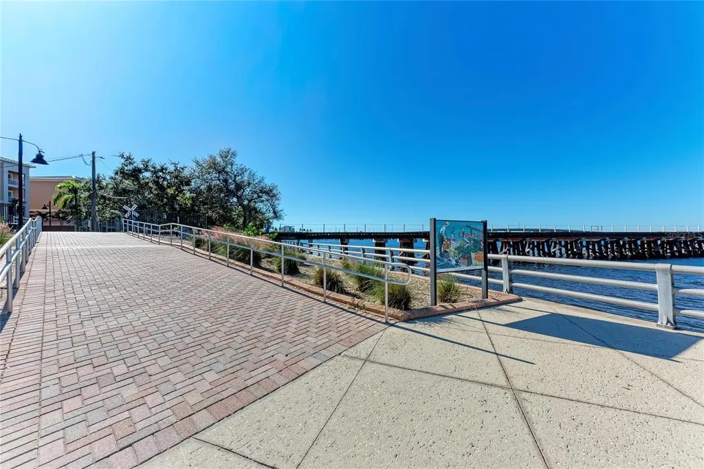 120 60th Street W Bradenton FL 34209