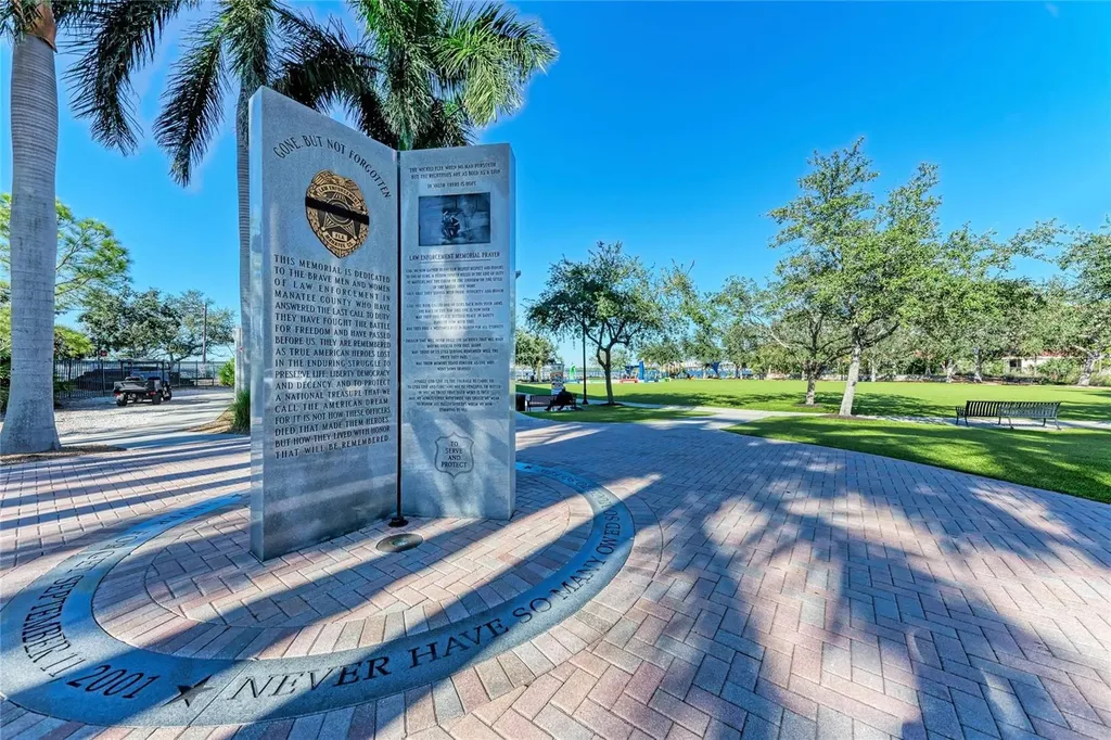 120 60th Street W Bradenton FL 34209