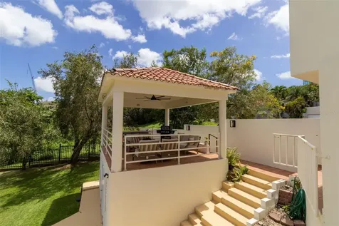 A21 Calle Poppy, Parque Forestal San Juan PR 00926