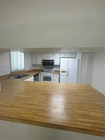 2329 Pine Tree Court Kissimmee FL 34744