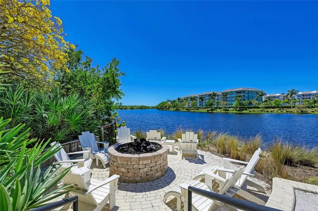 395 Aruba Circle Bradenton FL 34209