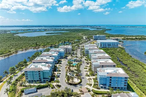 395 Aruba Circle Bradenton FL 34209