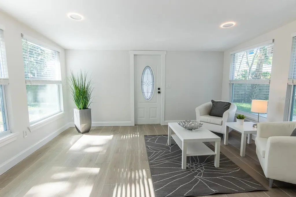 590 45th Street Sarasota FL 34234