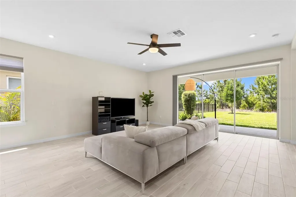 33410 Castaway Loop Wesley Chapel FL 33543