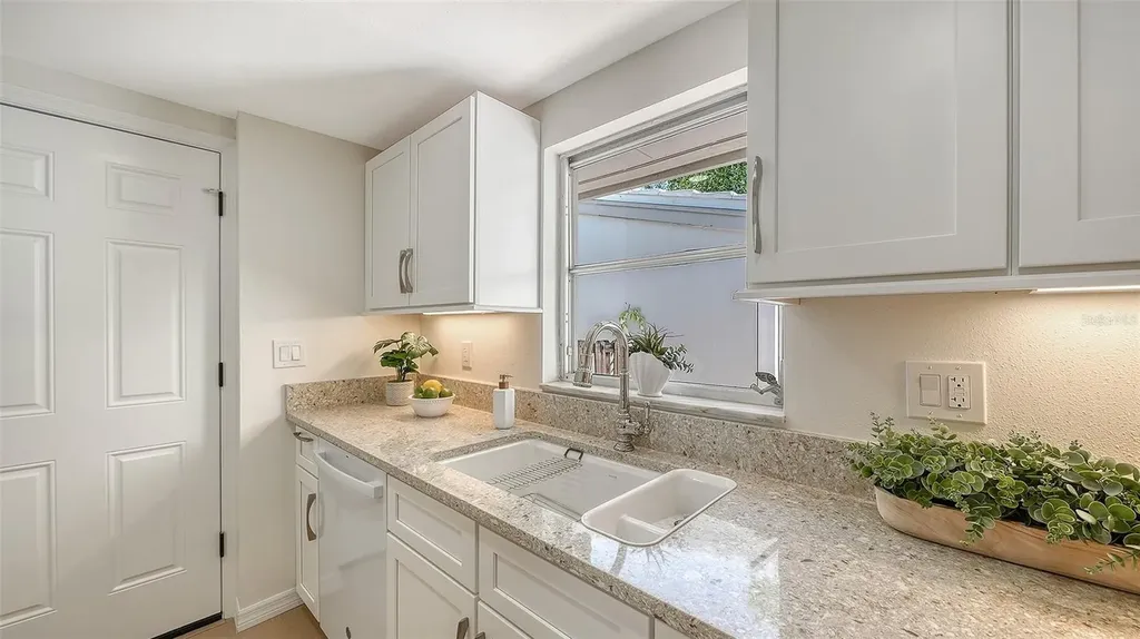 239 Hourglass Way Sarasota FL 34242
