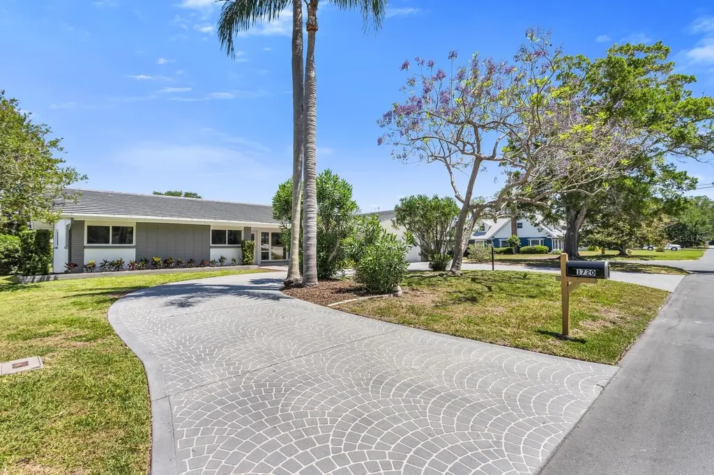 1720 Brentwood Drive Clearwater FL 33756