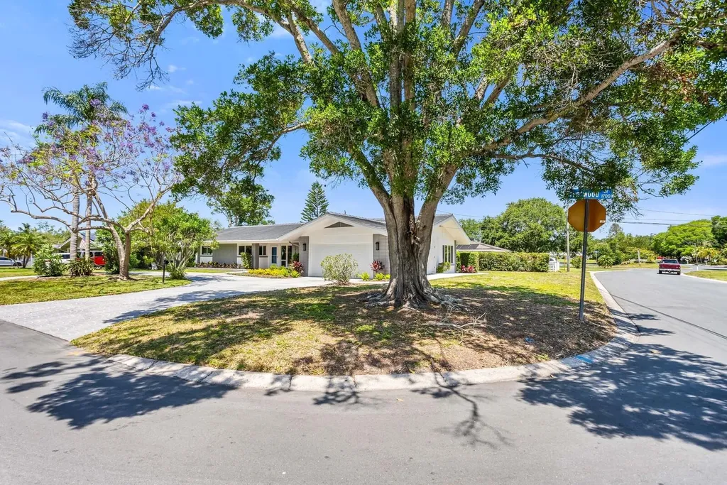 1720 Brentwood Drive Clearwater FL 33756
