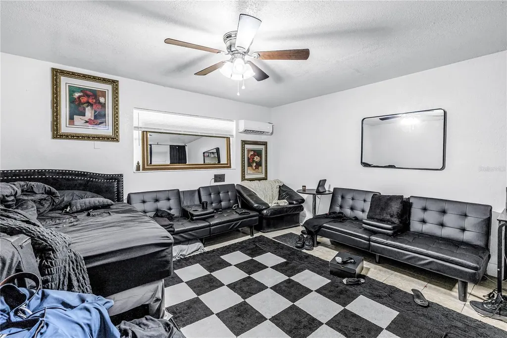 110 NE Monroe Circle N St Petersburg FL 33702
