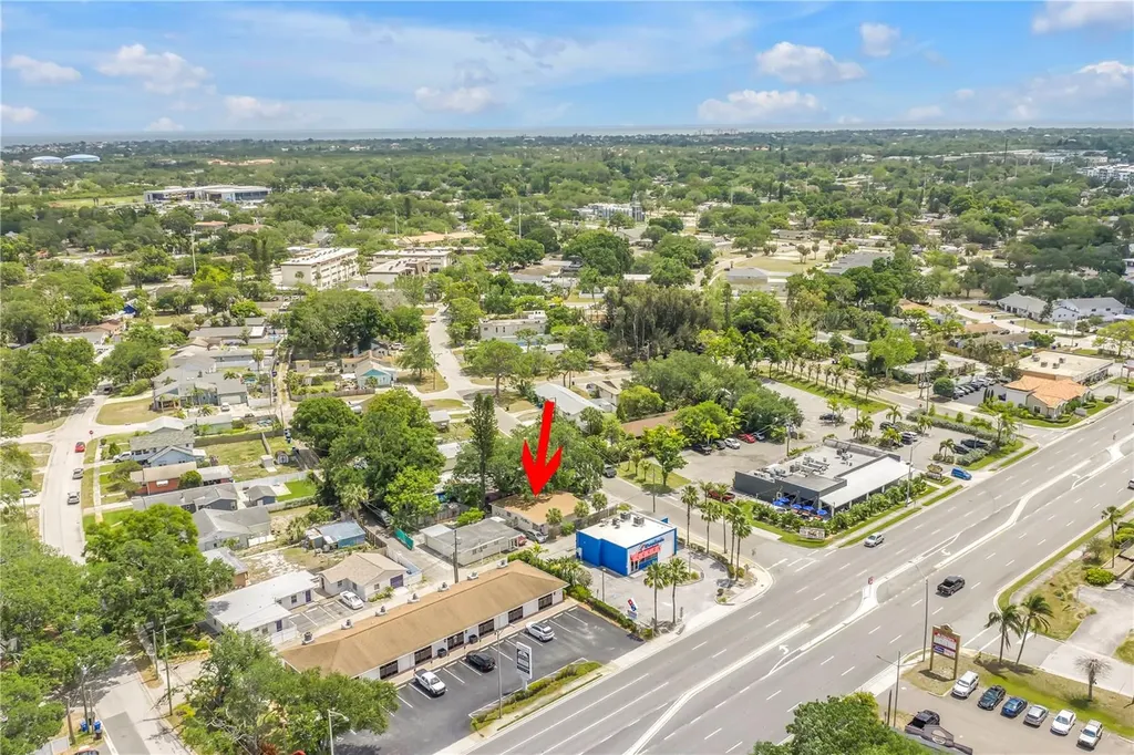 110 NE Monroe Circle N St Petersburg FL 33702