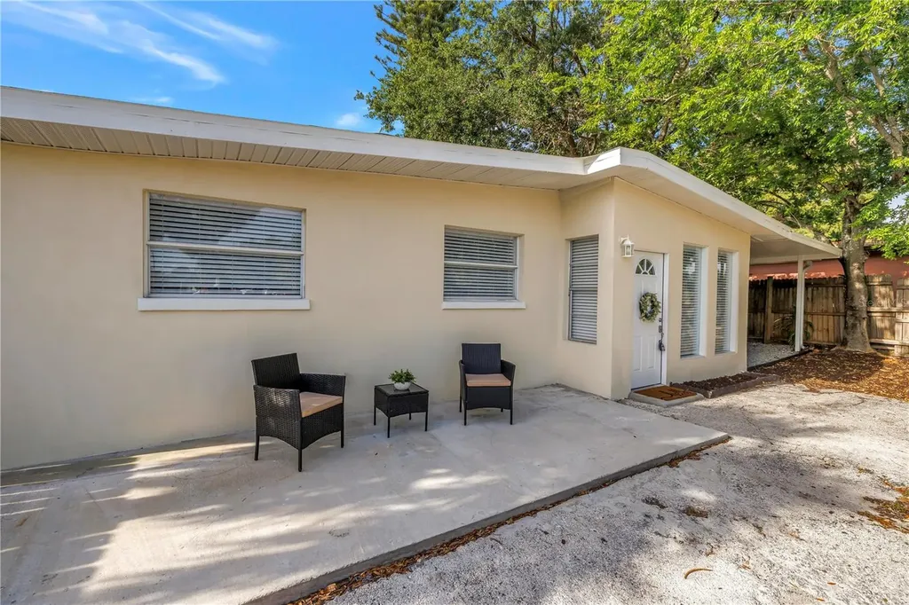 110 NE Monroe Circle N St Petersburg FL 33702