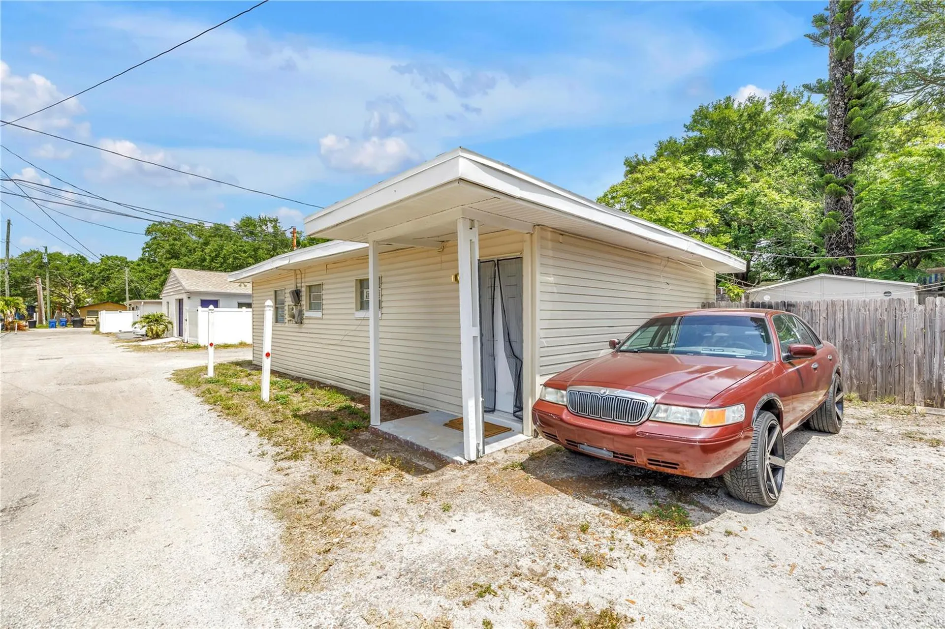 110 NE Monroe Circle N St Petersburg FL 33702