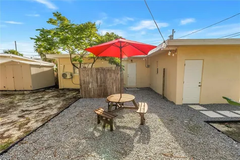 110 NE Monroe Circle N St Petersburg FL 33702