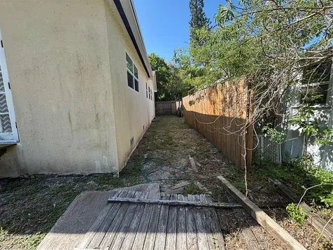 4327 43rd Avenue N St Petersburg FL 33714