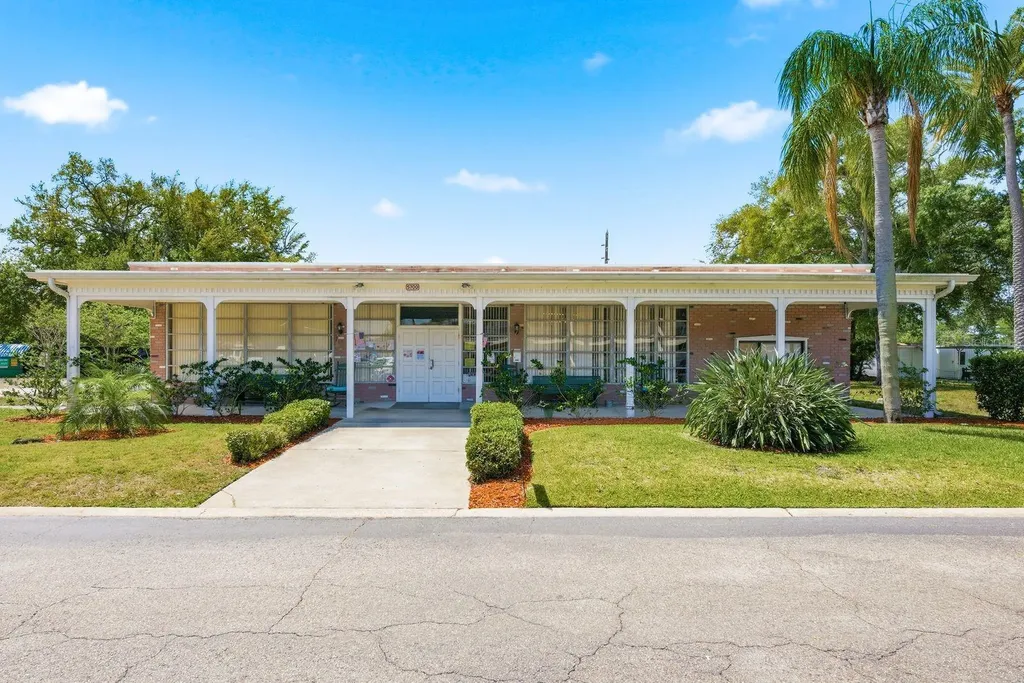 5593 40th Avenue N Kenneth City FL 33709