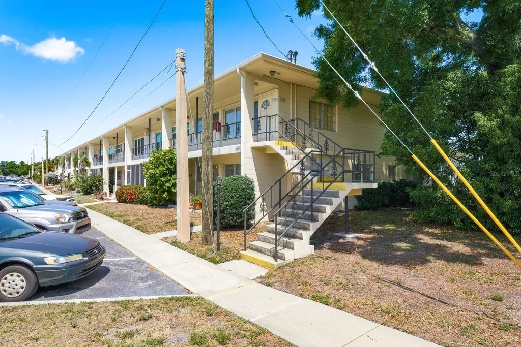 5593 40th Avenue N Kenneth City FL 33709