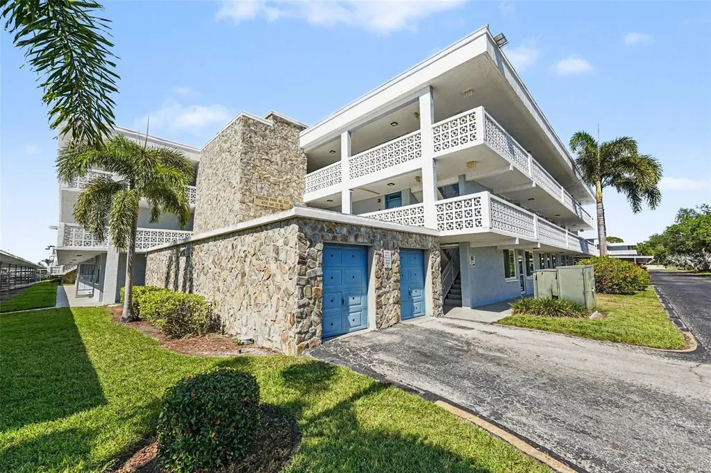4715 Bay Street NE St Petersburg FL 33703
