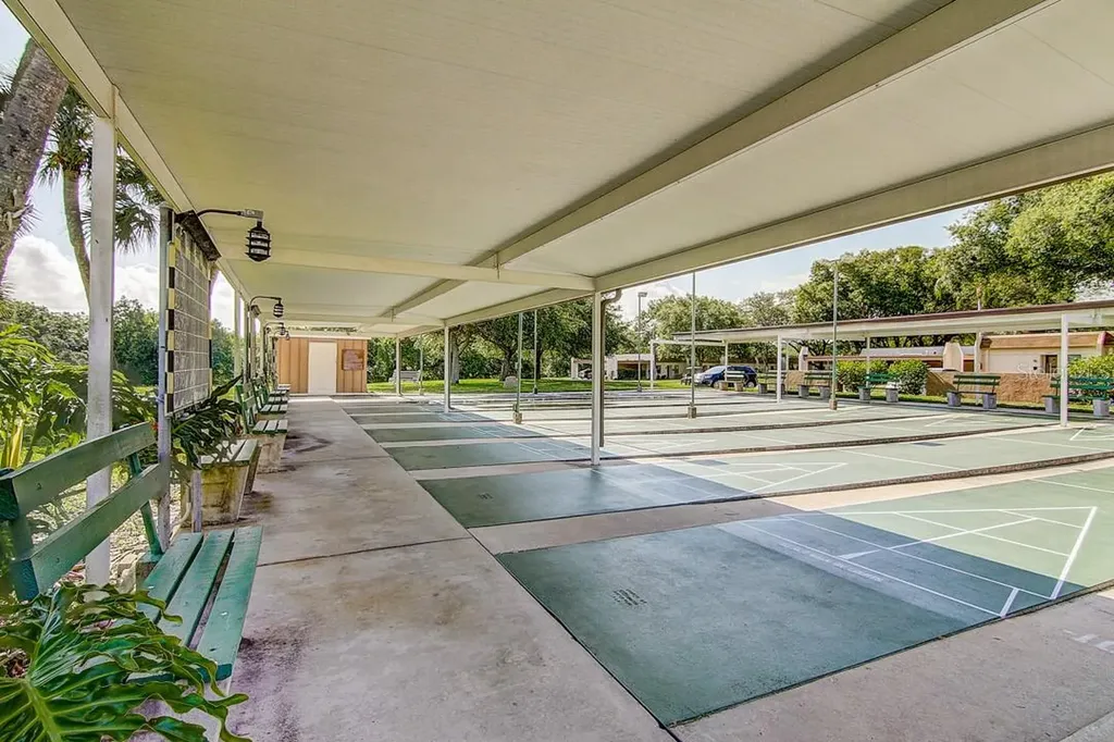 1400 Arrowhead Circle W Clearwater FL 33759
