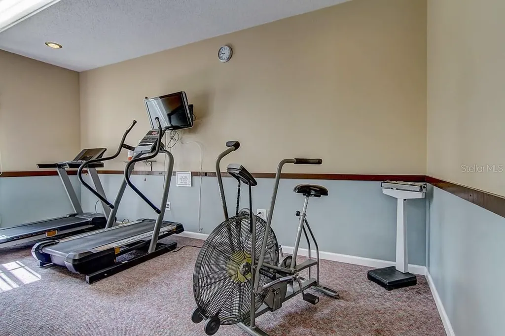 1400 Arrowhead Circle W Clearwater FL 33759