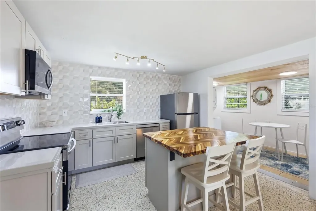 301 28th Street W Bradenton FL 34205