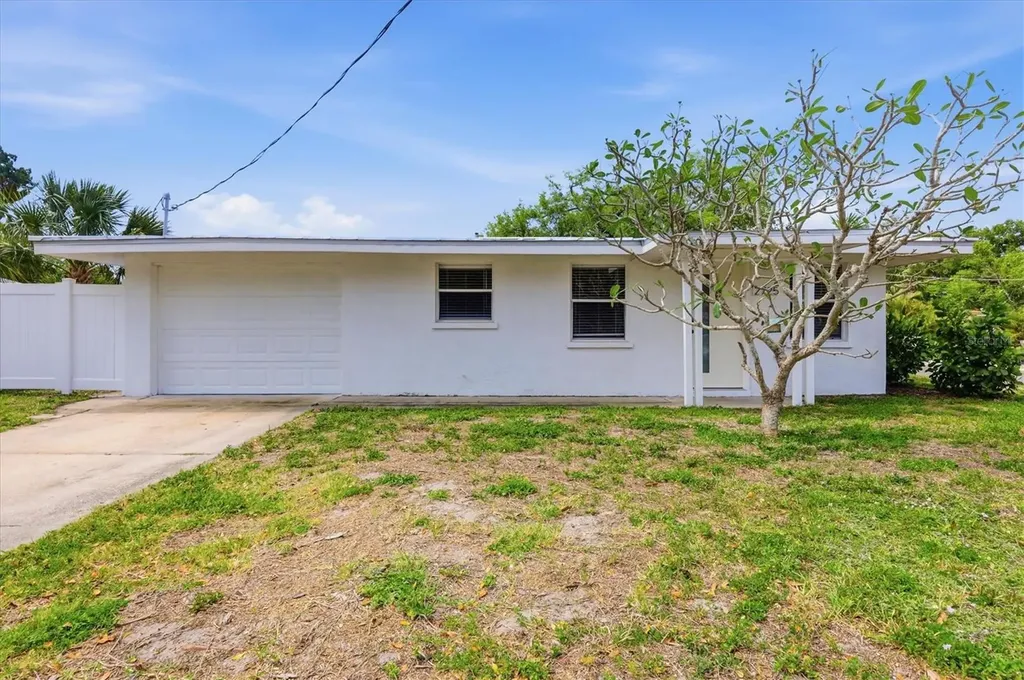 301 28th Street W Bradenton FL 34205