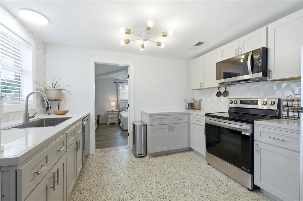 301 28th Street W Bradenton FL 34205