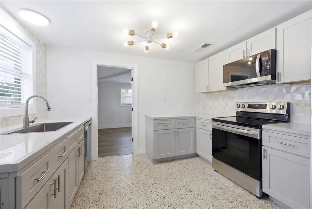 301 28th Street W Bradenton FL 34205
