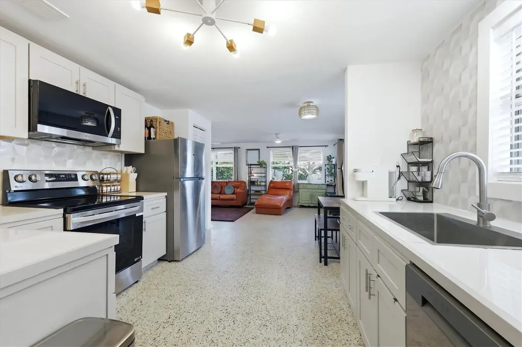 301 28th Street W Bradenton FL 34205