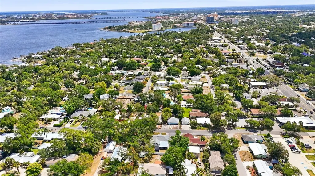 301 28th Street W Bradenton FL 34205