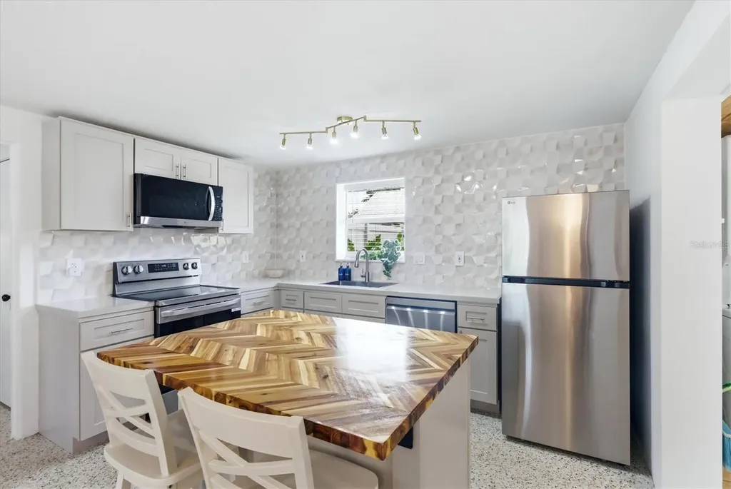 301 28th Street W Bradenton FL 34205