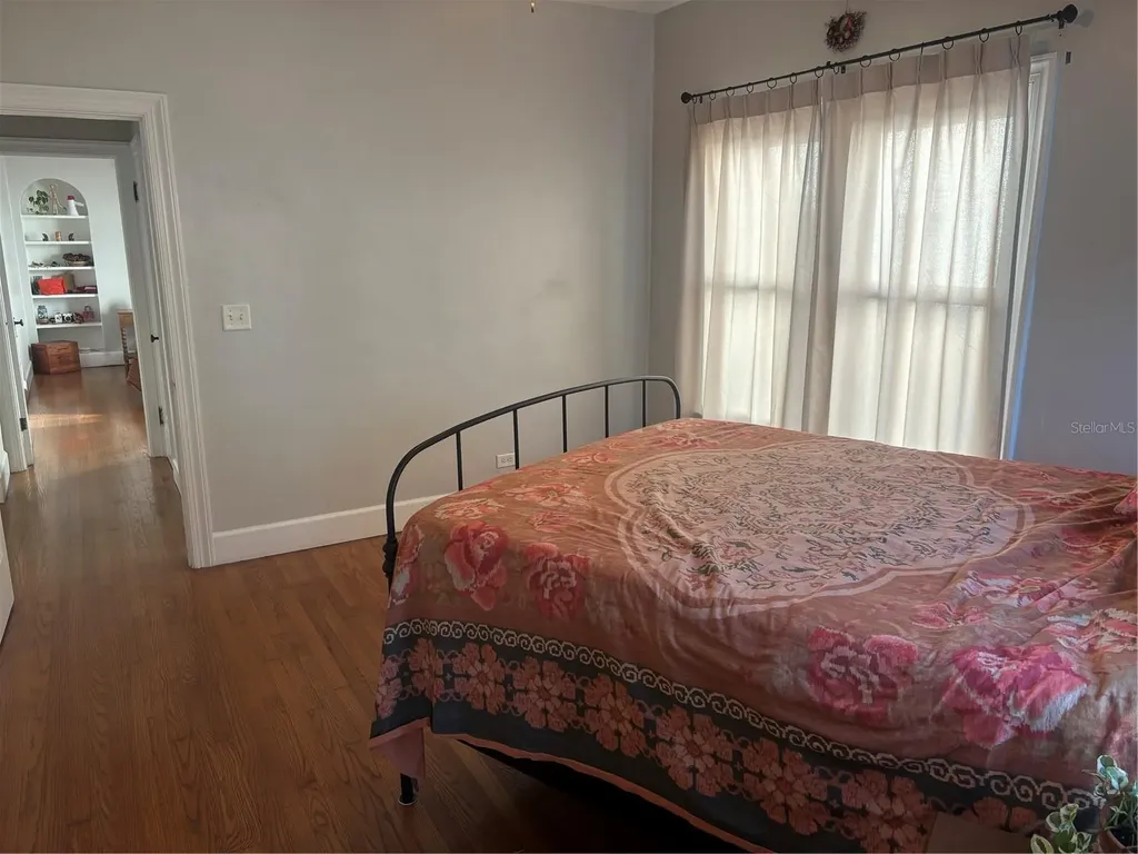316 18th Avenue NE St Petersburg FL 33704