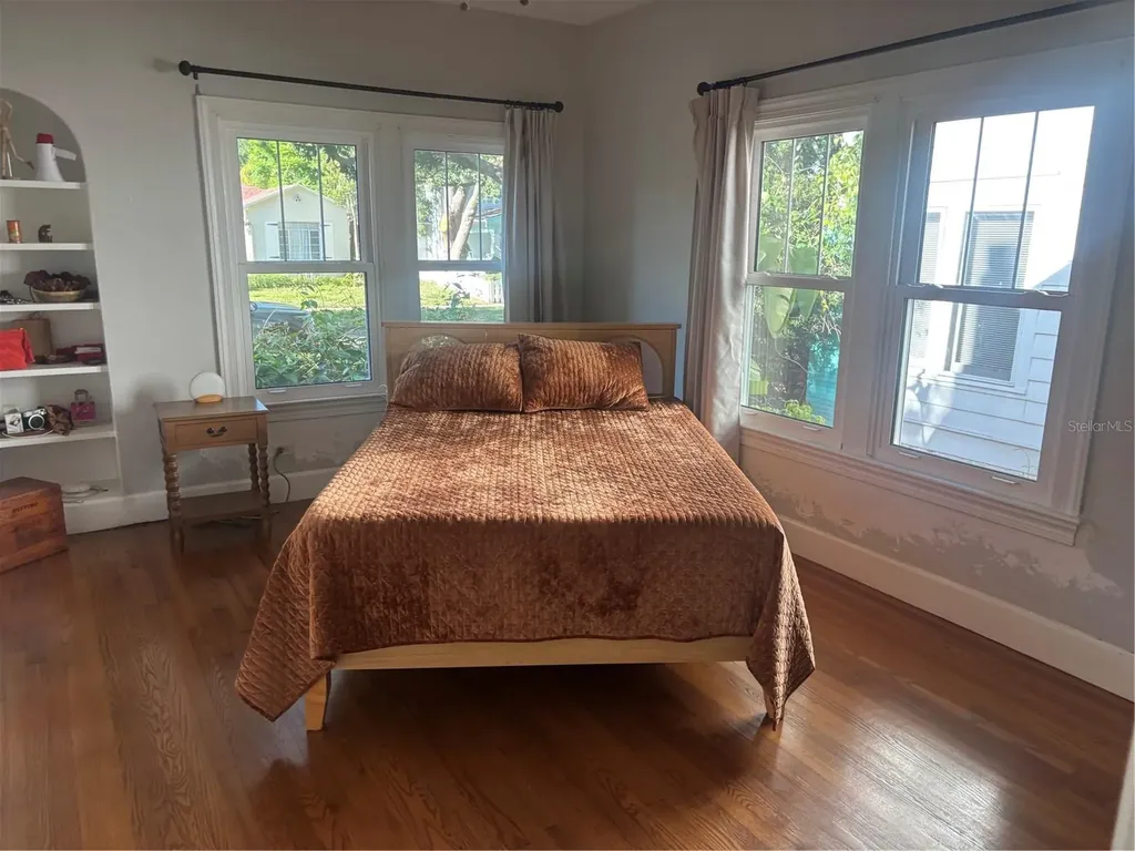316 18th Avenue NE St Petersburg FL 33704