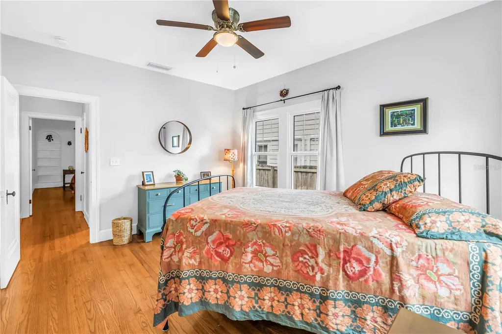 316 18th Avenue NE St Petersburg FL 33704
