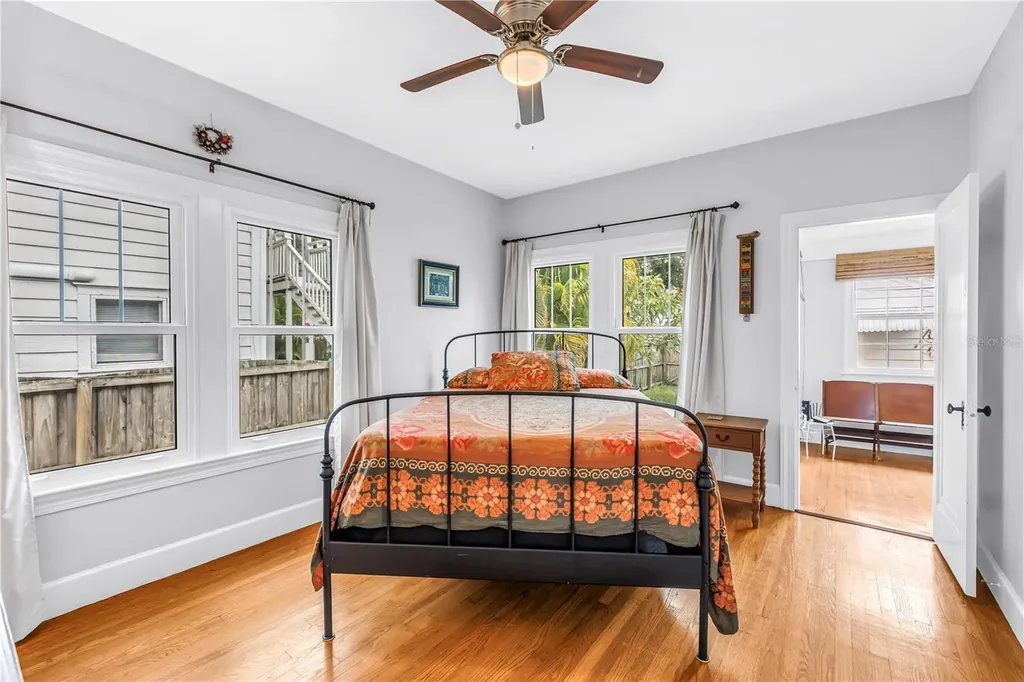 316 18th Avenue NE St Petersburg FL 33704