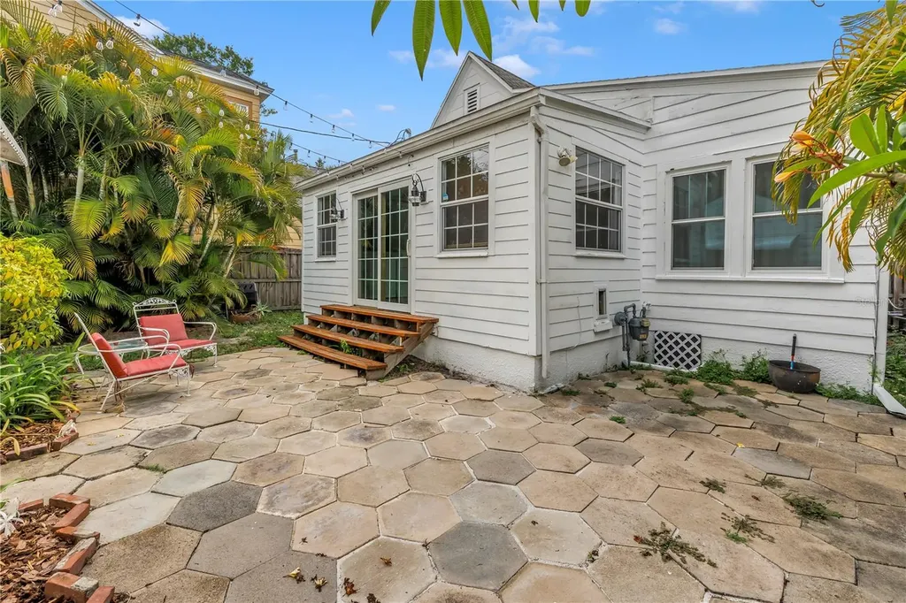 316 18th Avenue NE St Petersburg FL 33704