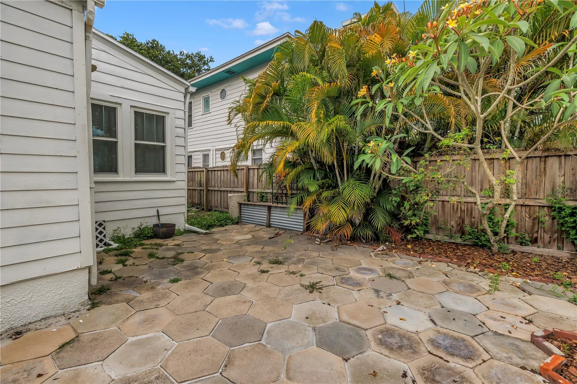 316 18th Avenue NE St Petersburg FL 33704