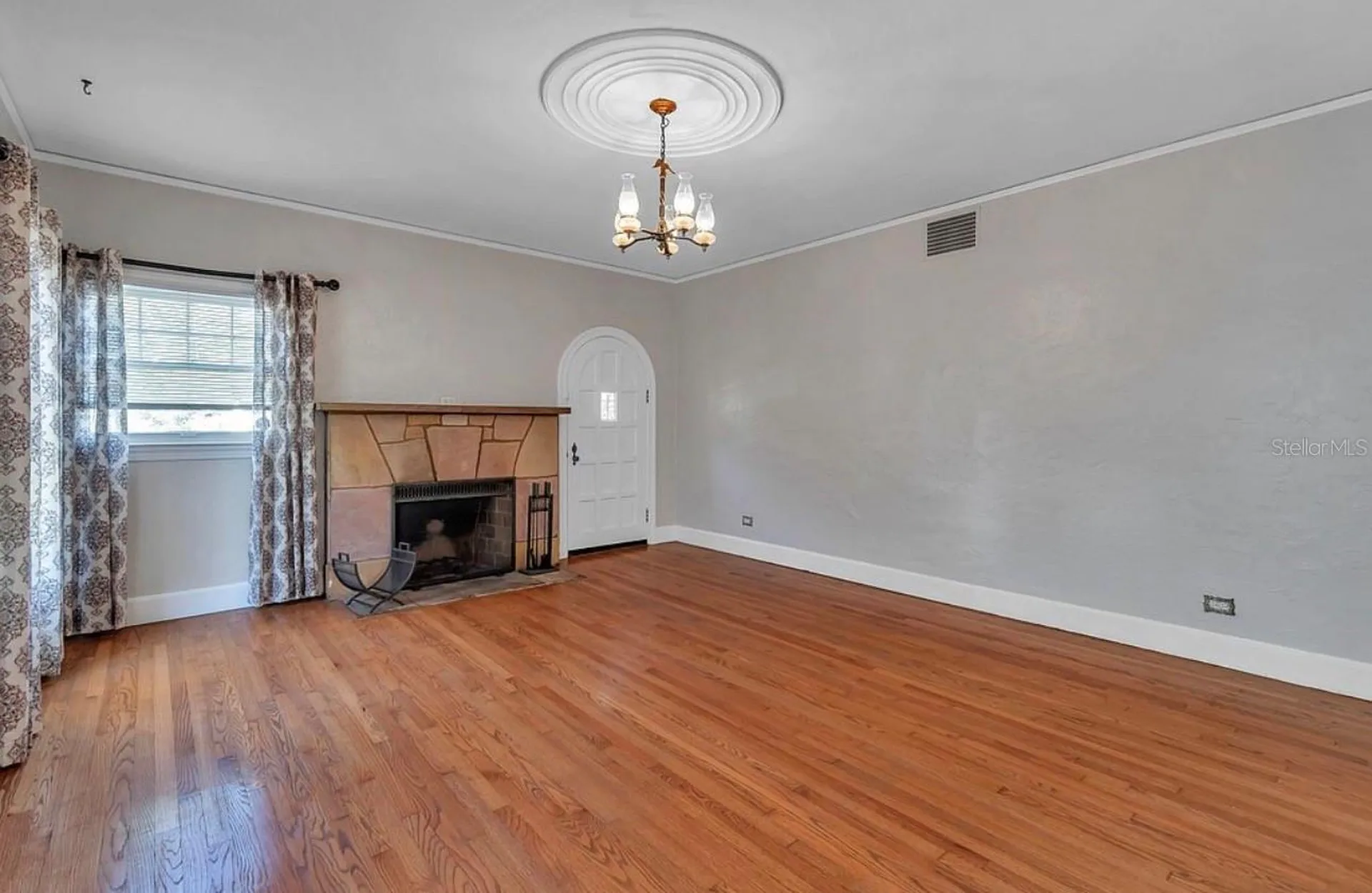 316 18th Avenue NE St Petersburg FL 33704