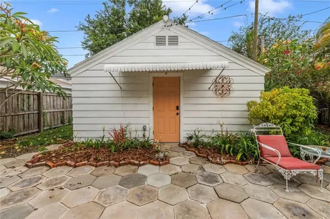 316 18th Avenue NE St Petersburg FL 33704